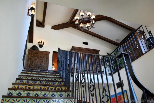 5680 WAVERLY, San Diego, CA 92037