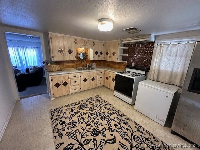 3952 Mink, Kingston, OK 73439