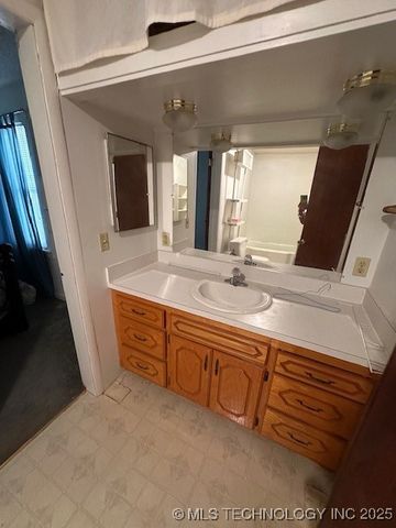 3952 Mink, Kingston, OK 73439