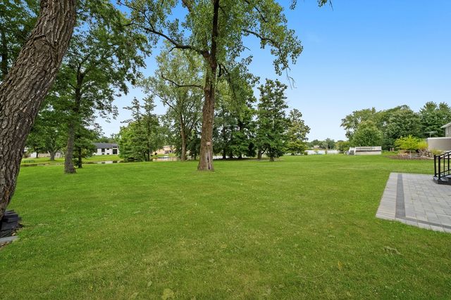 15W670 83rd Street, Burr Ridge, IL 60527