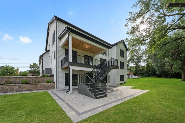 15W670 83rd Street, Burr Ridge, IL 60527