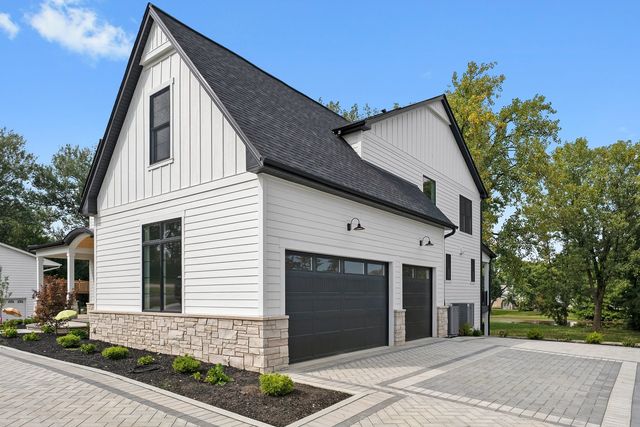 15W670 83rd Street, Burr Ridge, IL 60527