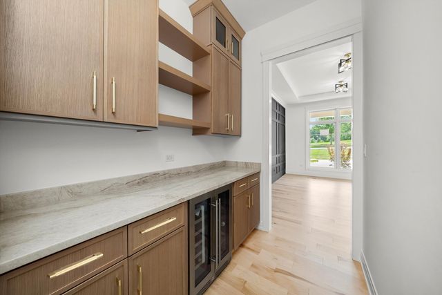 15W670 83rd Street, Burr Ridge, IL 60527