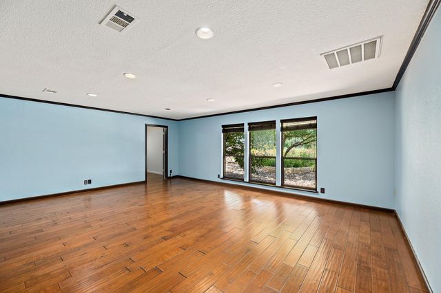 501 Liberty DR, Liberty Hill, TX 78642