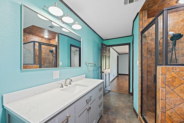 501 Liberty DR, Liberty Hill, TX 78642