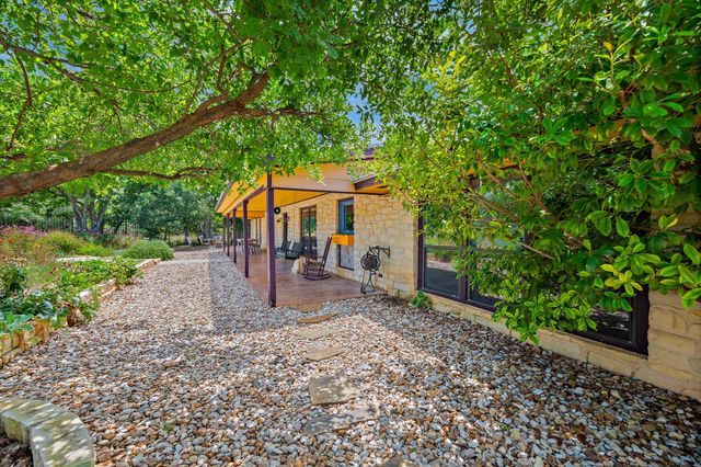 501 Liberty DR, Liberty Hill, TX 78642