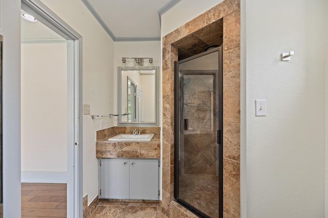 501 Liberty DR, Liberty Hill, TX 78642
