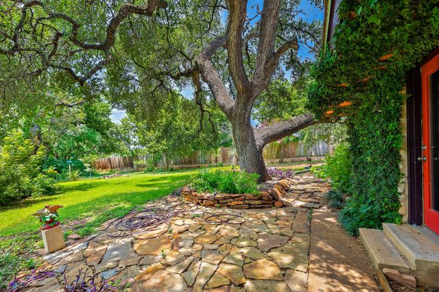 501 Liberty DR, Liberty Hill, TX 78642