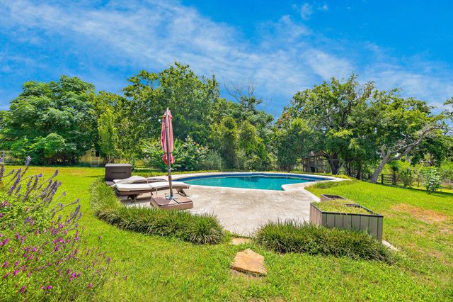 501 Liberty DR, Liberty Hill, TX 78642