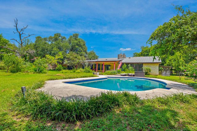 501 Liberty DR, Liberty Hill, TX 78642