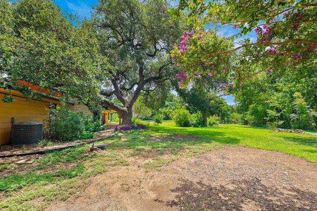 501 Liberty DR, Liberty Hill, TX 78642