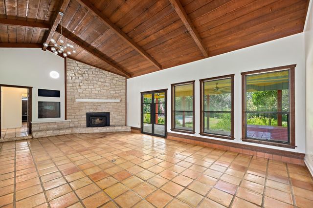 501 Liberty DR, Liberty Hill, TX 78642
