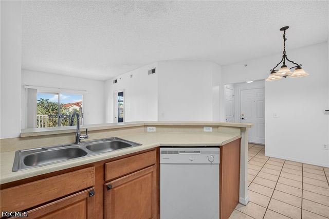 15655 Ocean Walk CIR 301, Fort Myers, FL 33908