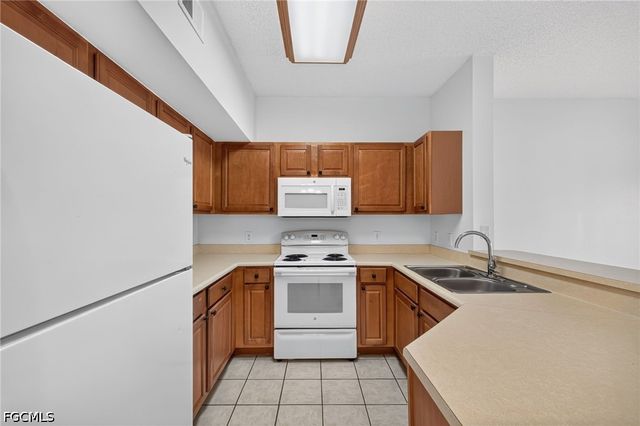 15655 Ocean Walk CIR 301, Fort Myers, FL 33908
