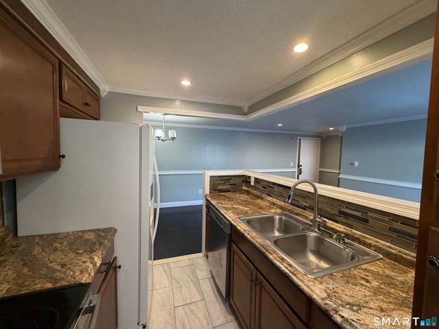 509 Burnside Avenue A9, East Hartford, CT 06108