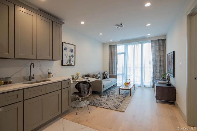 14126 Northern Boulevard 4D, Flushing, NY 11354