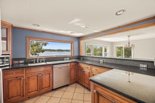 75 Gilmore Rd, Wrentham, MA 02093