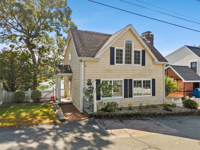 75 Gilmore Rd, Wrentham, MA 02093