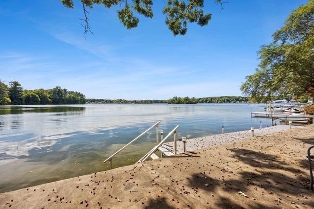 75 Gilmore Rd, Wrentham, MA 02093