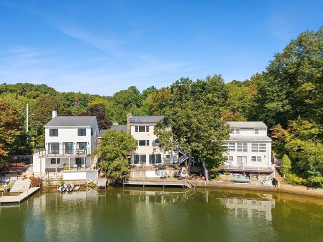 75 Gilmore Rd, Wrentham, MA 02093