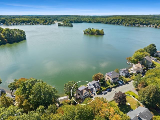 75 Gilmore Rd, Wrentham, MA 02093