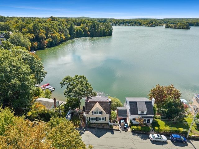 75 Gilmore Rd, Wrentham, MA 02093