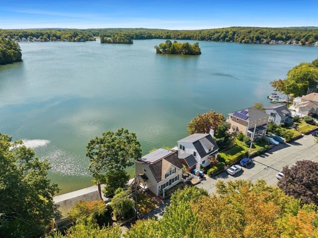 75 Gilmore Rd, Wrentham, MA 02093
