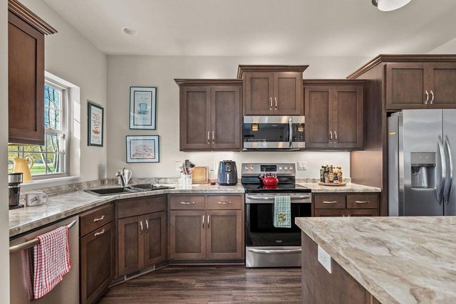 1210 CAMERON CIRCLE, Neenah, WI 54956
