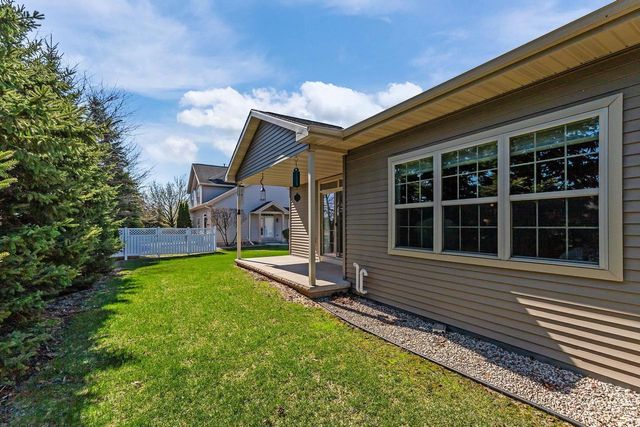 1210 CAMERON CIRCLE, Neenah, WI 54956