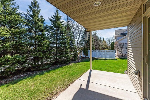 1210 CAMERON CIRCLE, Neenah, WI 54956