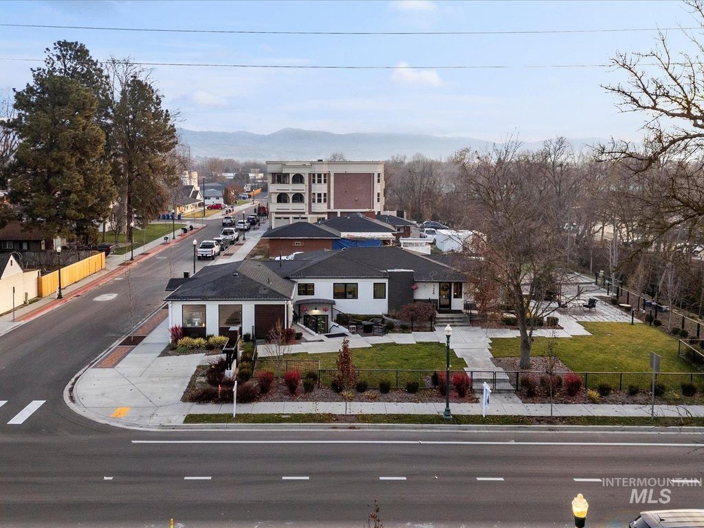 128 S Eagle Rd, Eagle, ID 83616