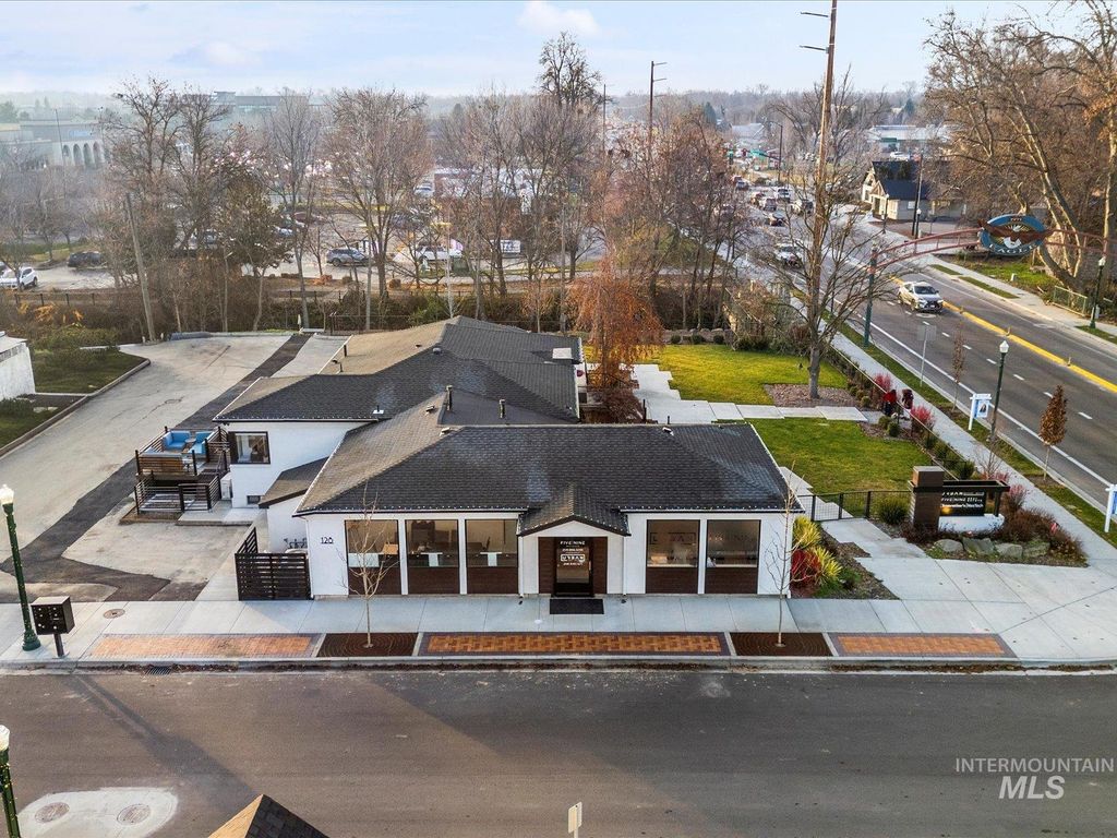 128 S Eagle Rd, Eagle, ID 83616 photo 3