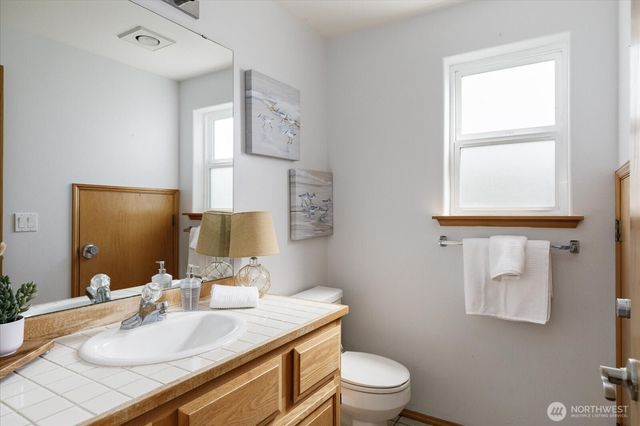 2507 W Beach Road, Oak Harbor, WA 98277