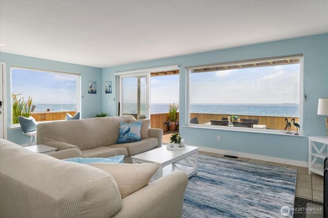 2507 W Beach Road, Oak Harbor, WA 98277