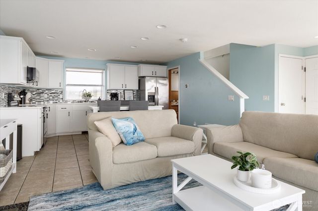 2507 W Beach Road, Oak Harbor, WA 98277