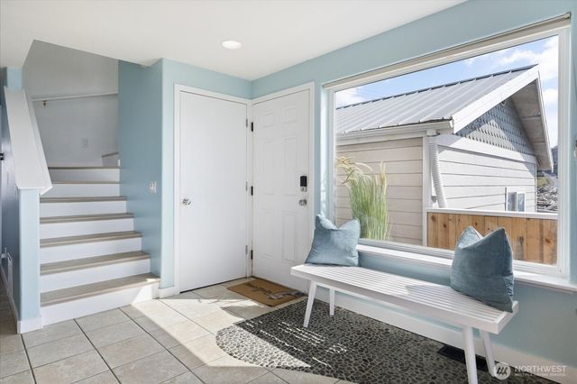 2507 W Beach Road, Oak Harbor, WA 98277