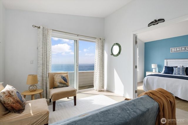 2507 W Beach Road, Oak Harbor, WA 98277