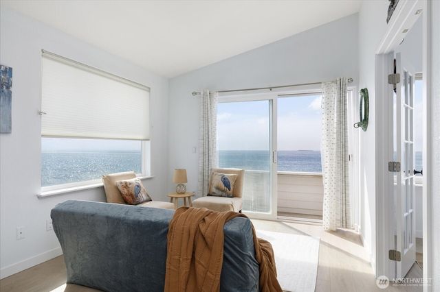 2507 W Beach Road, Oak Harbor, WA 98277