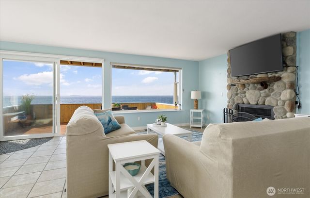 2507 W Beach Road, Oak Harbor, WA 98277