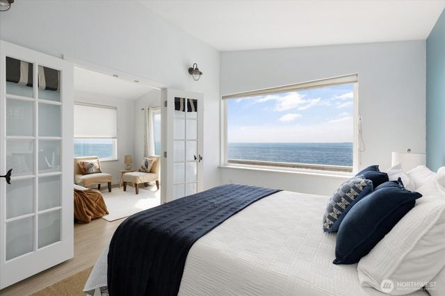 2507 W Beach Road, Oak Harbor, WA 98277