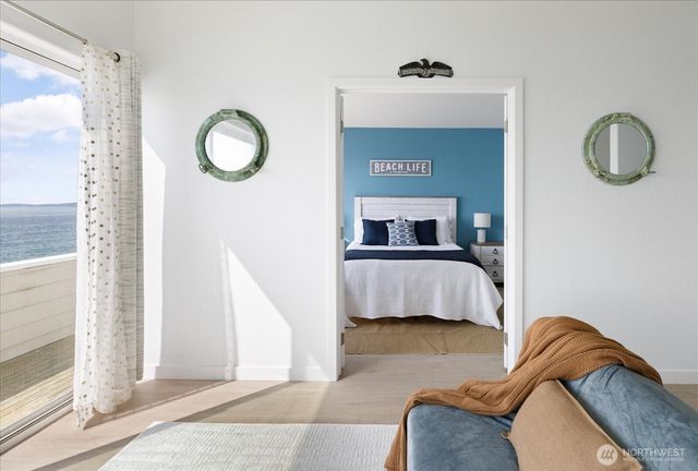 2507 W Beach Road, Oak Harbor, WA 98277