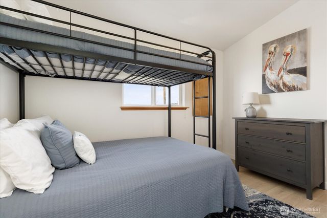 2507 W Beach Road, Oak Harbor, WA 98277