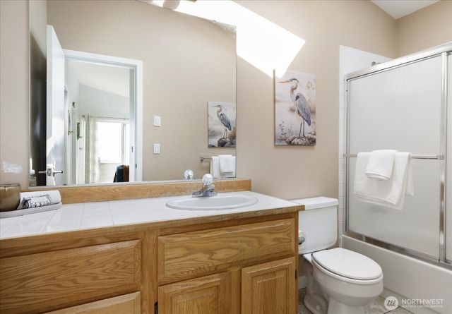 2507 W Beach Road, Oak Harbor, WA 98277