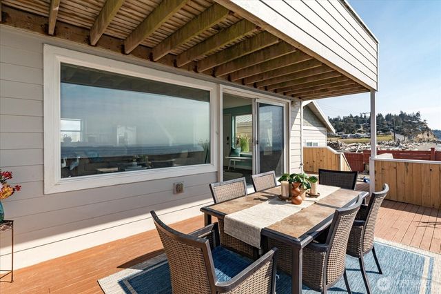 2507 W Beach Road, Oak Harbor, WA 98277