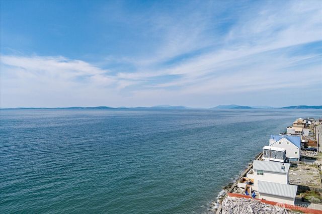 2507 W Beach Road, Oak Harbor, WA 98277