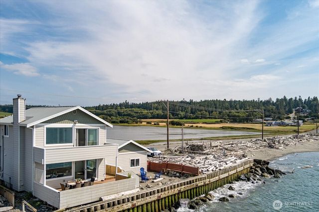 2507 W Beach Road, Oak Harbor, WA 98277