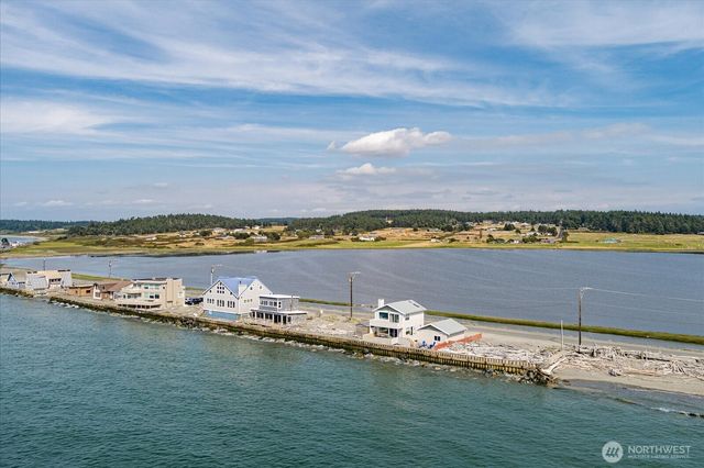 2507 W Beach Road, Oak Harbor, WA 98277