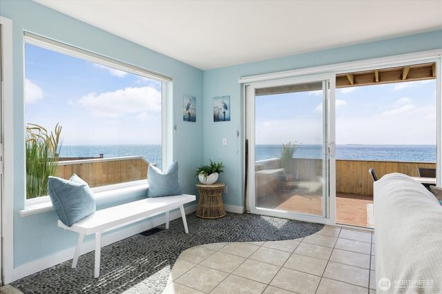 2507 W Beach Road, Oak Harbor, WA 98277