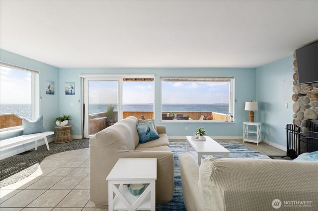 2507 W Beach Road, Oak Harbor, WA 98277