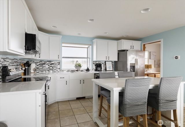 2507 W Beach Road, Oak Harbor, WA 98277